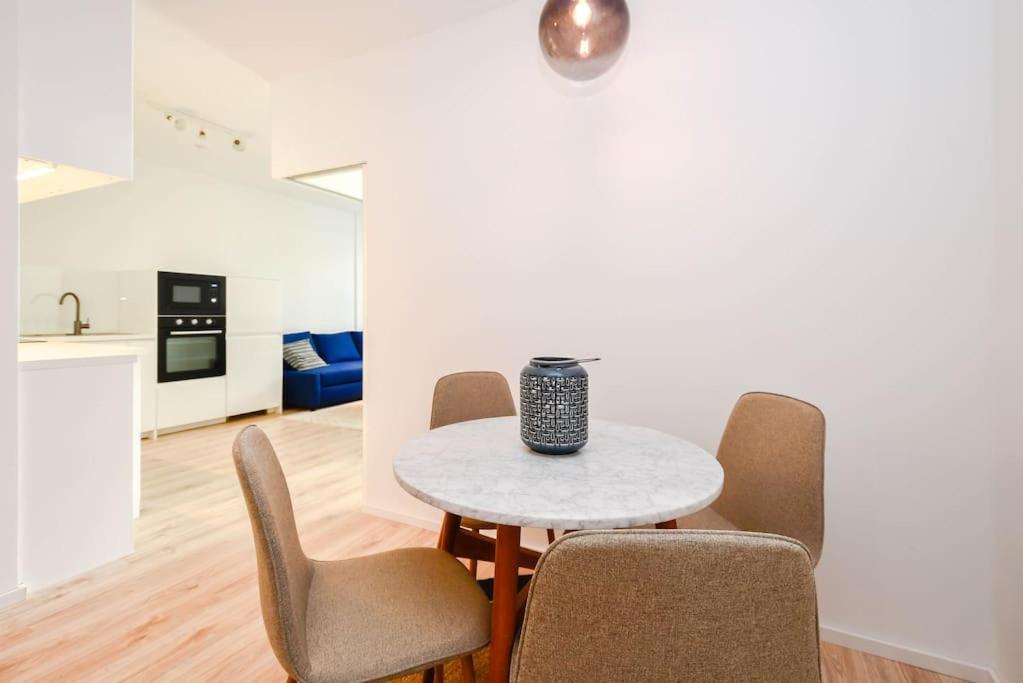 New Modern Apartment In City Center 브라티슬라바 외부 사진