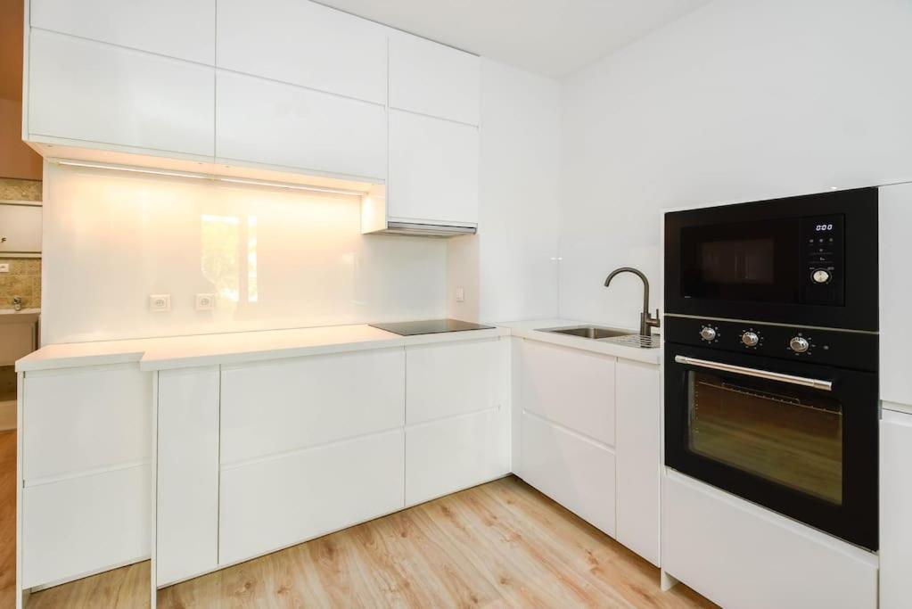 New Modern Apartment In City Center 브라티슬라바 외부 사진
