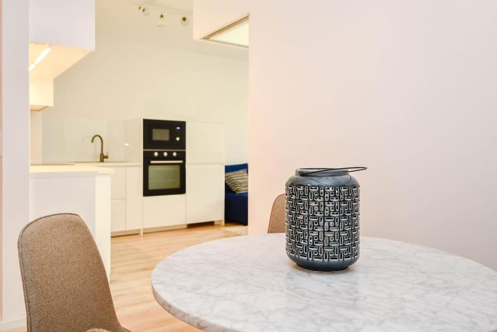 New Modern Apartment In City Center 브라티슬라바 외부 사진