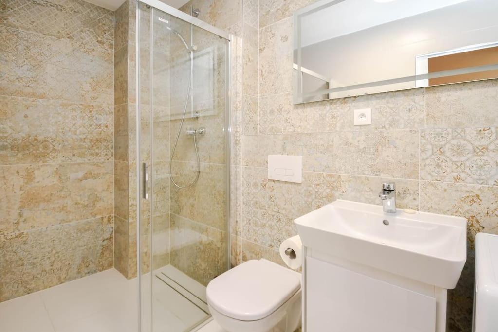 New Modern Apartment In City Center 브라티슬라바 외부 사진